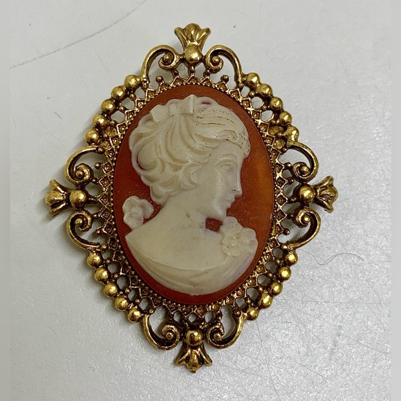 Mid Century Vintage Gold Tone Victorian Style Cameo Pinback Brooch Button - Picture 4 of 16